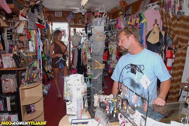 Семейная пара хочет разнообразить свою жизнь 2 фотография Семейная пара хочет разнообразить свою жизнь 2 фотография