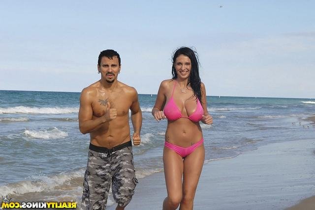 Семейная пара на пляже 6 фотография Семейная пара на пляже 6 фотография