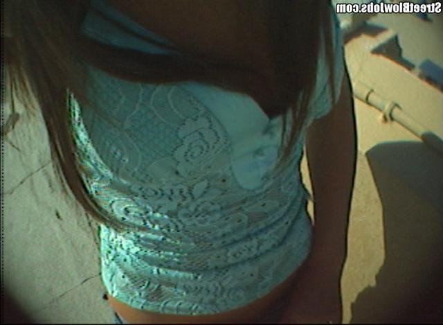 Лиза берет за щеку у приятеля 4 фотография Лиза берет за щеку у приятеля 4 фотография