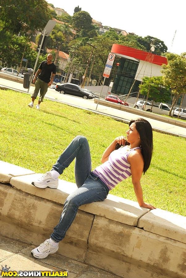 Наташка отдает свои дырочки для ласк 2 фотография