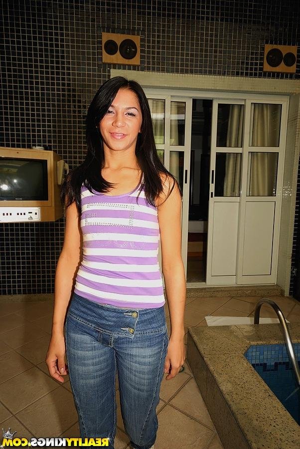 Наташка отдает свои дырочки для ласк 5 фотография