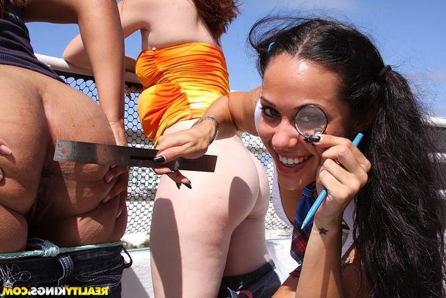 По очереди жахает двух самок 3 фотография По очереди жахает двух самок 3 фотография