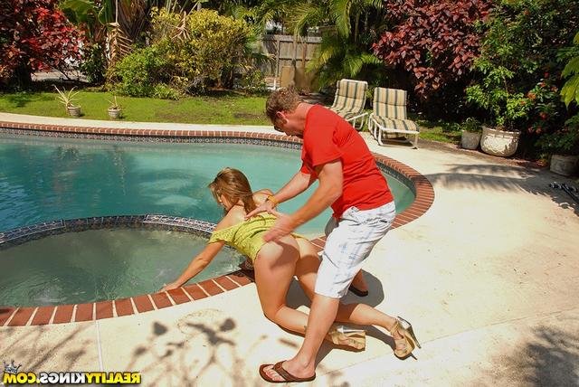 Стройная фигурка и притягательная попа 14 фотография