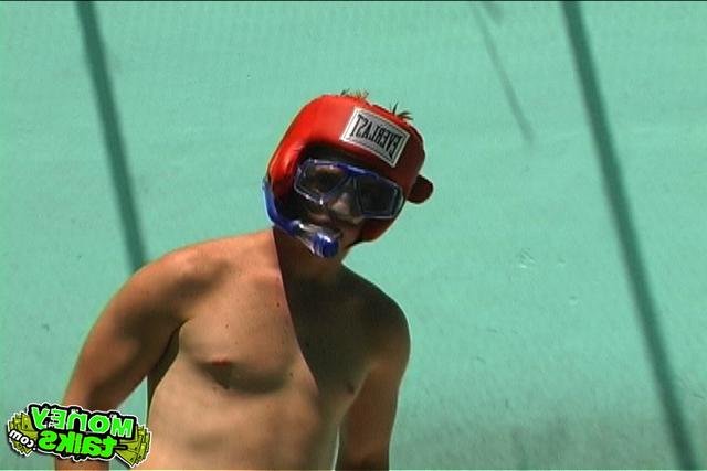 Он ее поставил раком и отымел 12 фотография