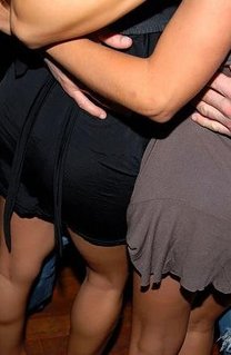 Мужик подбирал проституток с классными жопами