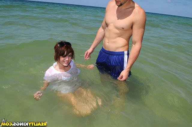 Сочные сиськи подружки 5 фотография Сочные сиськи подружки 5 фотография