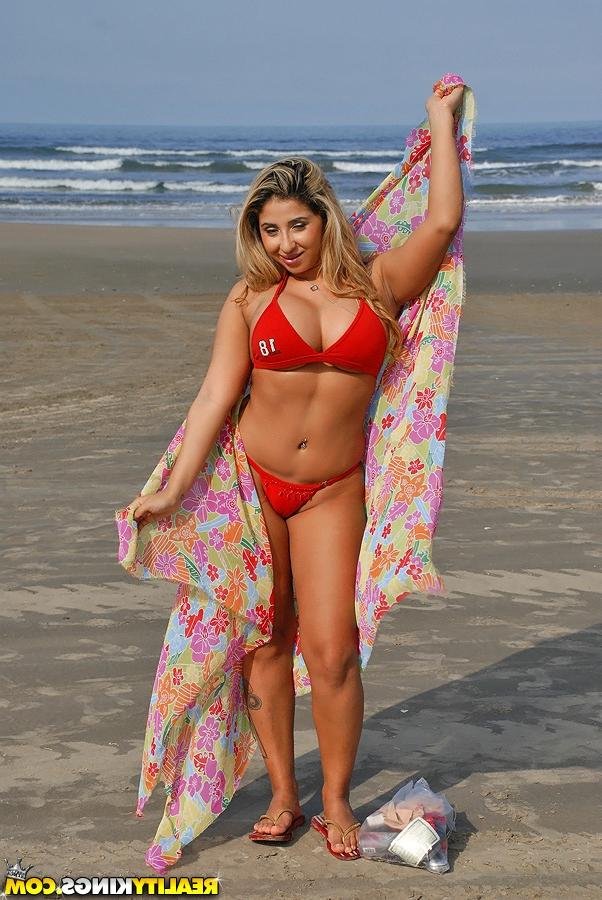 Загорелая попка латинки 1 фотография Загорелая попка латинки 1 фотография