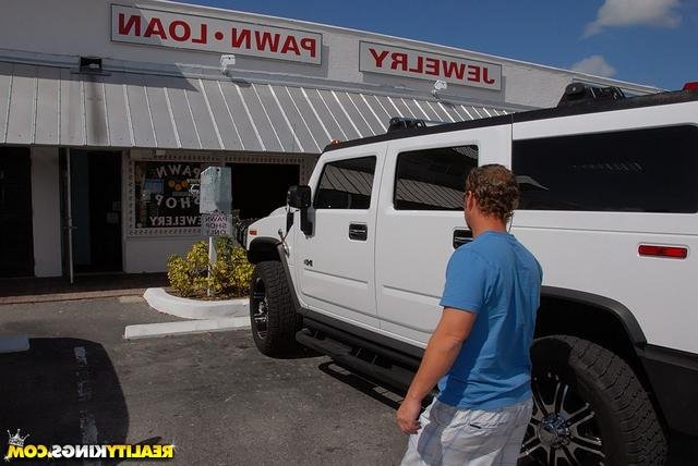 Фигуристая красотка в мини 1 фотография Фигуристая красотка в мини 1 фотография