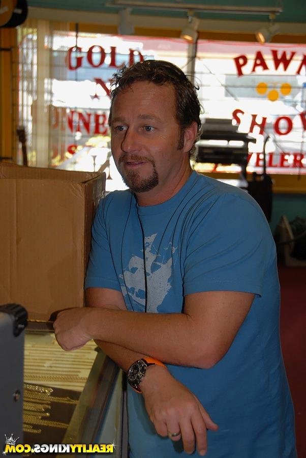 Фигуристая красотка в мини 3 фотография Фигуристая красотка в мини 3 фотография