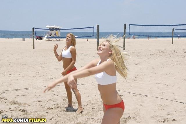 Спортивные тёлки отдались пикаперу 2 фотография