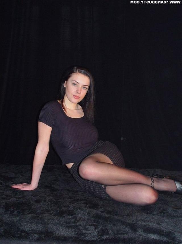 Лена с томным взглядом и большими сиськами 2 фотография Лена с томным взглядом и большими сиськами 2 фотография