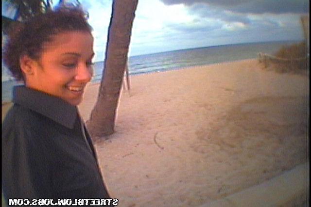 Отсосала приятелю под кустом 3 фотография Отсосала приятелю под кустом 3 фотография