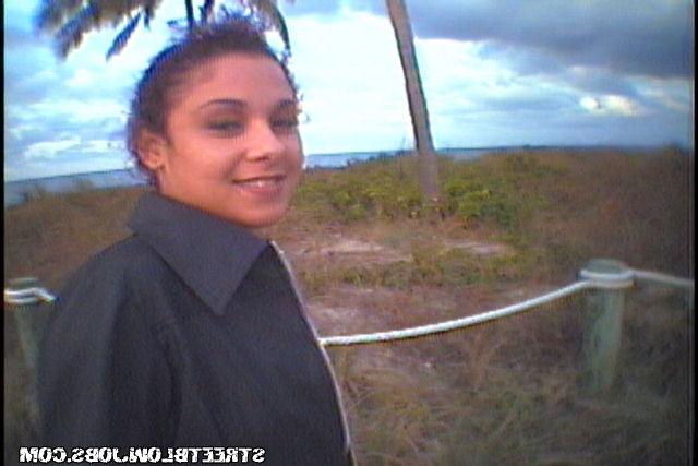 Отсосала приятелю под кустом 8 фотография Отсосала приятелю под кустом 8 фотография