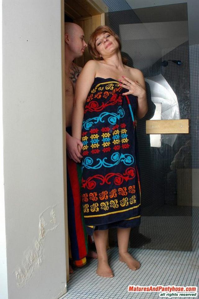 Чувак трахнул зрелую соседку 1 фотография Чувак трахнул зрелую соседку 1 фотография