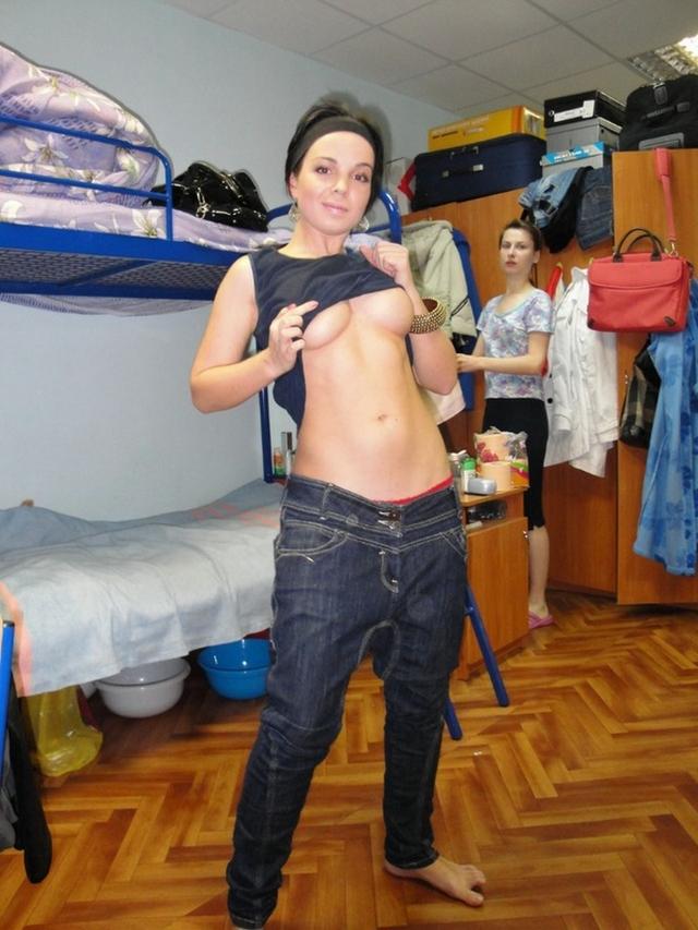 Ленка позирует с розой 4 фотография Ленка позирует с розой 4 фотография