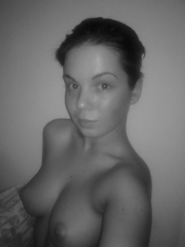 Ленка позирует с розой 17 фотография Ленка позирует с розой 17 фотография