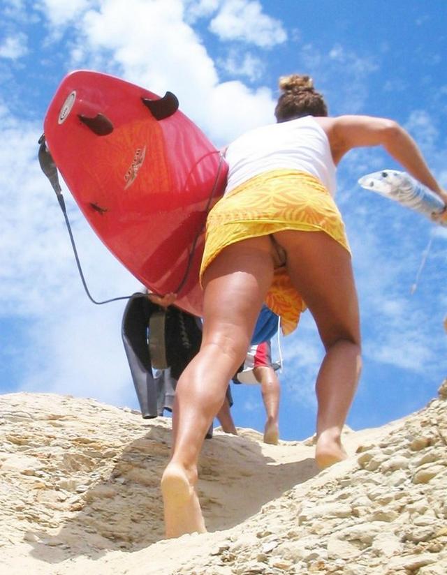 Телки забыли надеть трусы 12 фотография