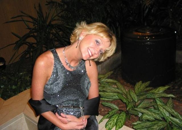 Сорокалетняя блондинка с силиконовой грудью 22 фотография Сорокалетняя блондинка с силиконовой грудью 22 фотография