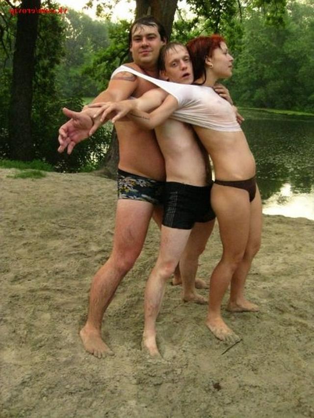 Компания оголилась на речке 8 фотография Компания оголилась на речке 8 фотография