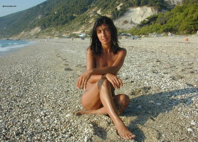 Худая армянка отдыхает на море 2 фотография Худая армянка отдыхает на море 2 фотография