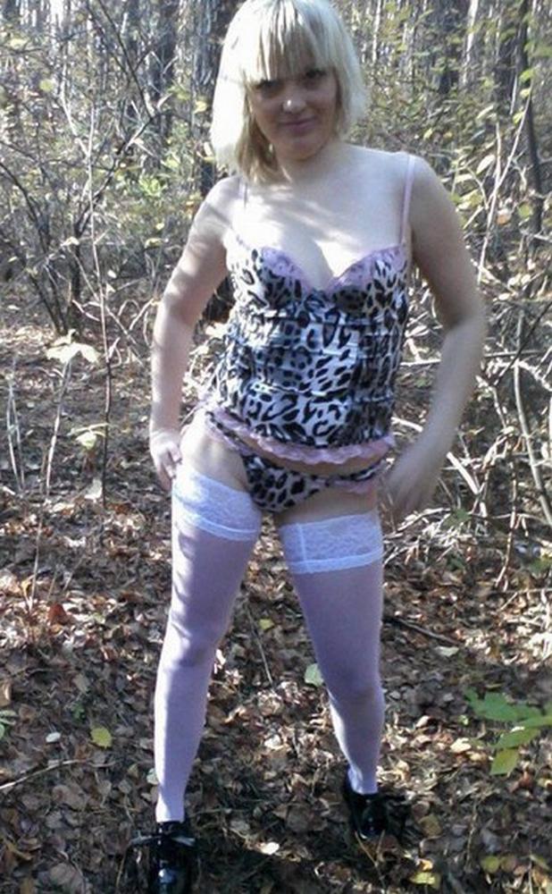 Стройная блонда не в силах скрывать свою киску 1 фотография Стройная блонда не в силах скрывать свою киску 1 фотография