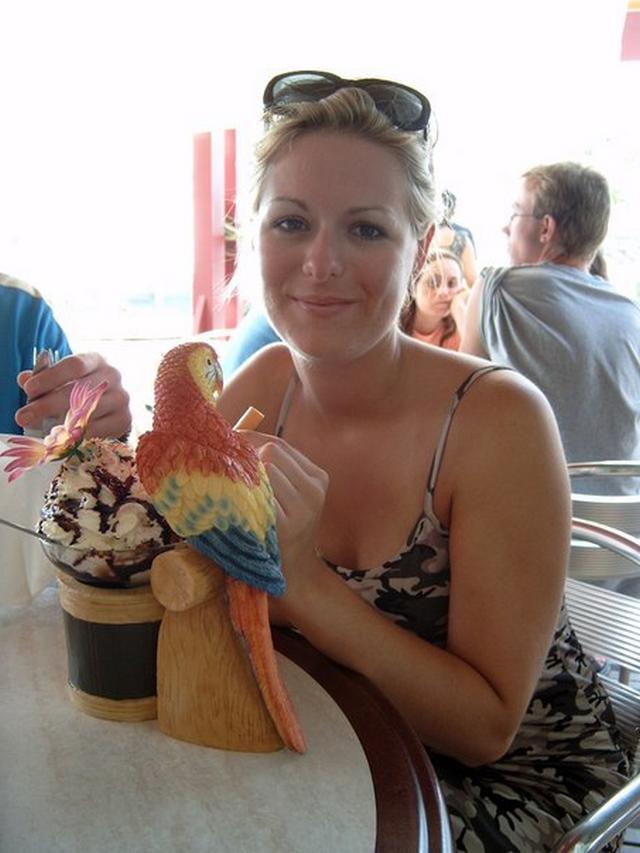 Красотка на отдыхе поучаствовала в групповушке 3 фотография Красотка на отдыхе поучаствовала в групповушке 3 фотография