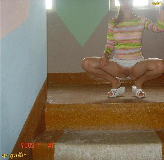 Развратные женушки вывалили свои письки 32 фотография Развратные женушки вывалили свои письки 32 фотография