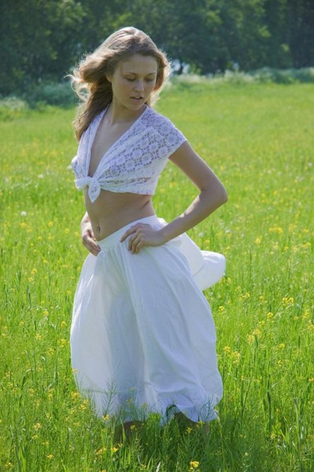 Прекрасная молодуха демонстрирует рабочую писю 2 фотография Прекрасная молодуха демонстрирует рабочую писю 2 фотография