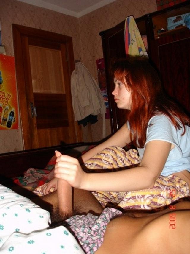 Телочки надрачивают члены своим парням 14 фотография Телочки надрачивают члены своим парням 14 фотография