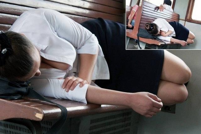 Распущенные и оголенные девахи в поездах 24 фотография