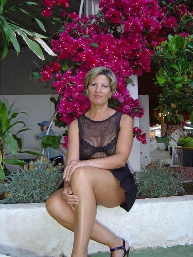 Обвисшие буфера пятидесятилетней тетеньки 1 фотография