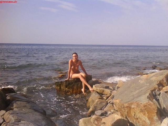 Хорошенькая стройная жена показала прелести 3 фотография Хорошенькая стройная жена показала прелести 3 фотография