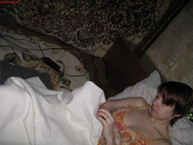 Хорошенькая стройная жена показала прелести 15 фотография Хорошенькая стройная жена показала прелести 15 фотография