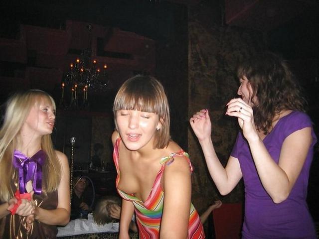 Фигуристые цыпочки отдыхают на пляже 5 фотография Фигуристые цыпочки отдыхают на пляже 5 фотография