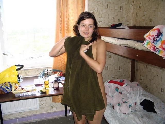 Голые развратницы в студенческой общаге 2 фотография Голые развратницы в студенческой общаге 2 фотография