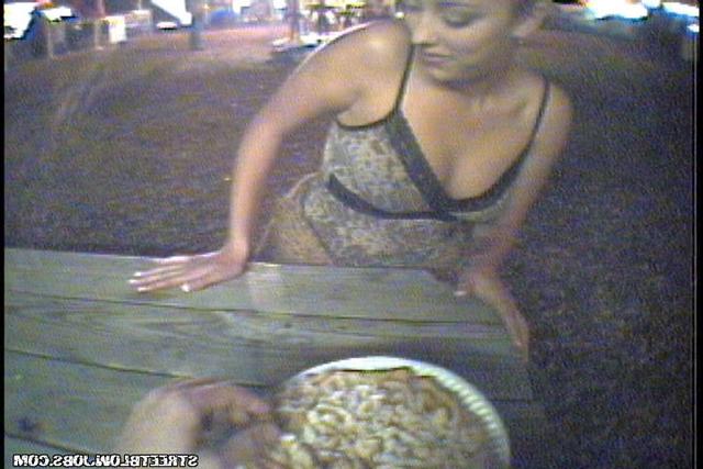 Сговорчивая Дашенька сосет член 9 фотография Сговорчивая Дашенька сосет член 9 фотография