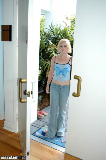 Маруся готова на все, лишь бы напиться спермы 1 фотография Маруся готова на все, лишь бы напиться спермы 1 фотография