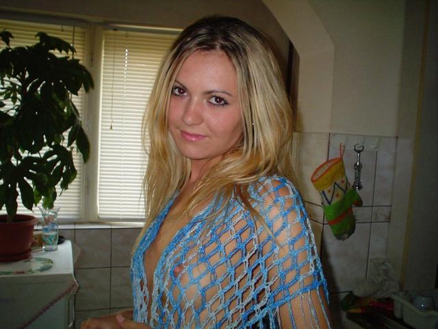 Милая Машенька разделась на кухне 15 фотография Милая Машенька разделась на кухне 15 фотография