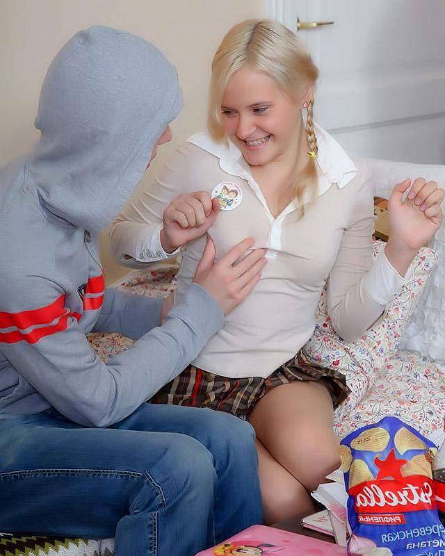 Оприходовал скромную блондинку в зад 4 фотография Оприходовал скромную блондинку в зад 4 фотография