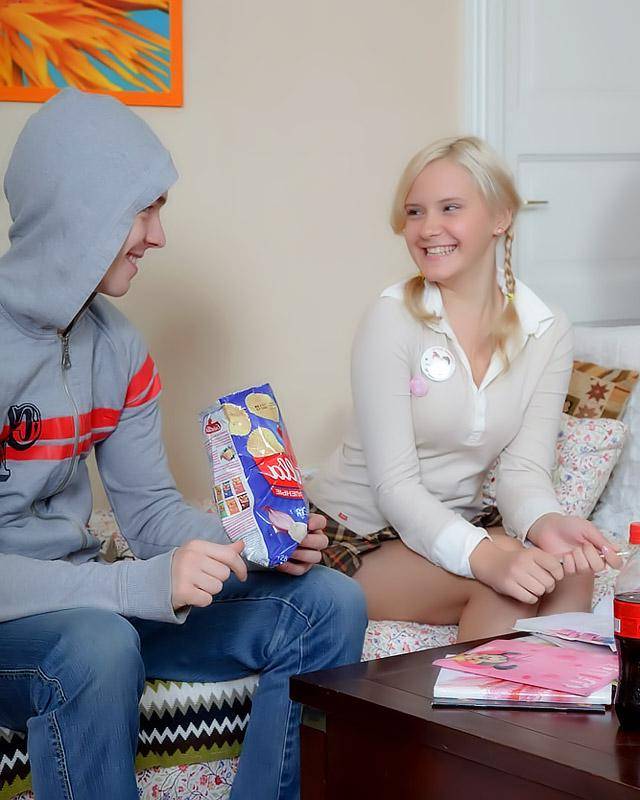 Оприходовал скромную блондинку в зад 1 фотография Оприходовал скромную блондинку в зад 1 фотография