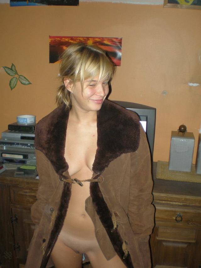 Тощая светловолосая красотка без одежды 10 фотография Тощая светловолосая красотка без одежды 10 фотография