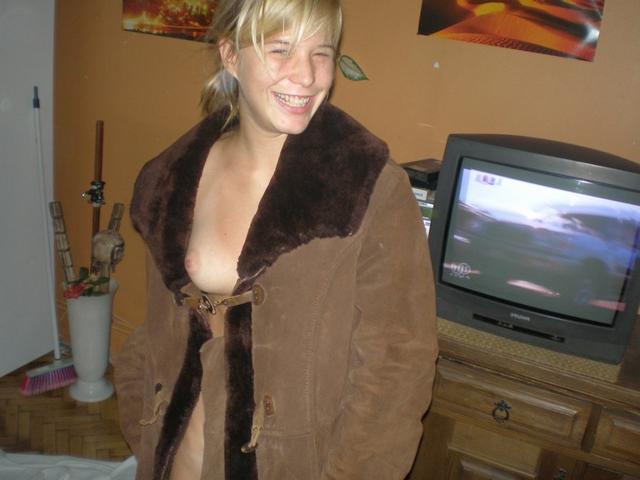 Тощая светловолосая красотка без одежды 8 фотография Тощая светловолосая красотка без одежды 8 фотография