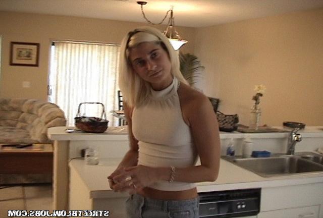 Готовая на все девка делает хороший минет 8 фотография Готовая на все девка делает хороший минет 8 фотография