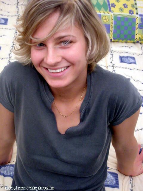 Сняла джинсы и дала себя трахнуть 1 фотография Сняла джинсы и дала себя трахнуть 1 фотография