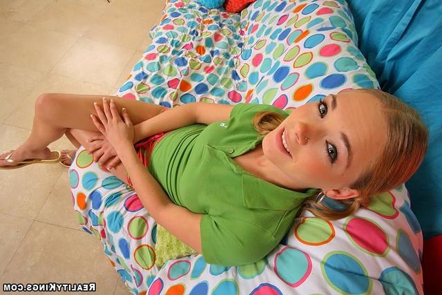 Белокурая студентка сосет пареньку пенис 1 фотография Белокурая студентка сосет пареньку пенис 1 фотография