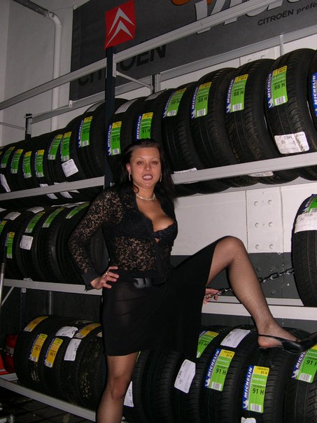 Страшненькая тетенька в автосервисе сосет болты 2 фотография Страшненькая тетенька в автосервисе сосет болты 2 фотография