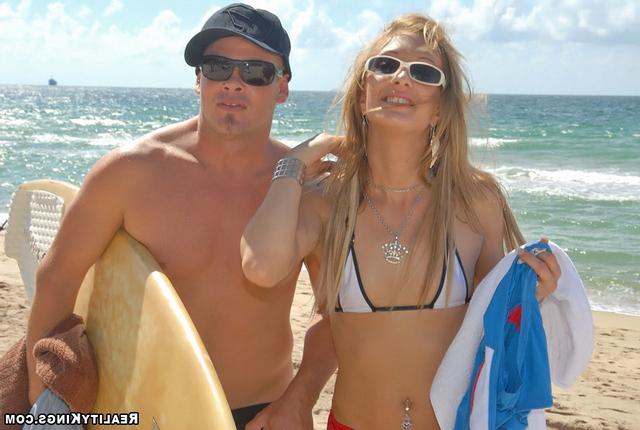 На яхте занимается сексом горячая молодая пара 4 фотография На яхте занимается сексом горячая молодая пара 4 фотография