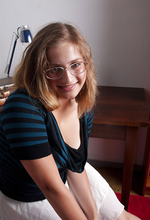 Секретарша разделась для своего босса 2 фотография Секретарша разделась для своего босса 2 фотография