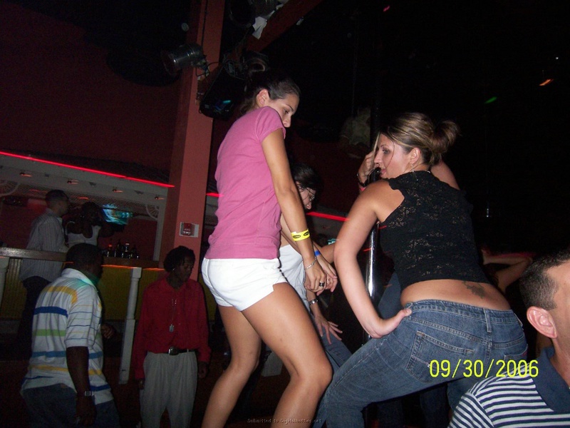 Выпившая сучка позволила кавалеру поиграть с ее писькой 11 фотография Выпившая сучка позволила кавалеру поиграть с ее писькой 11 фотография