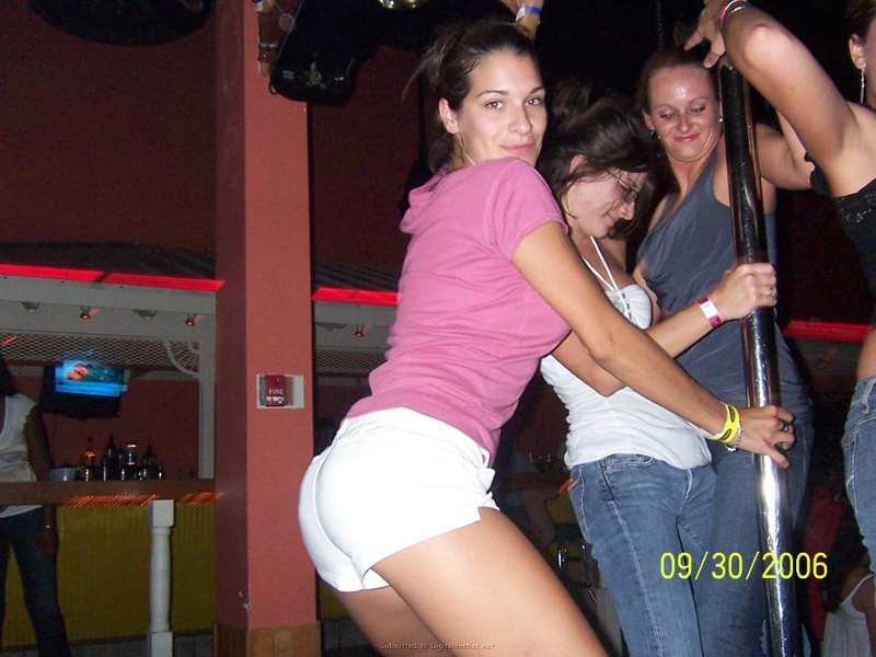 Выпившая сучка позволила кавалеру поиграть с ее писькой 13 фотография Выпившая сучка позволила кавалеру поиграть с ее писькой 13 фотография